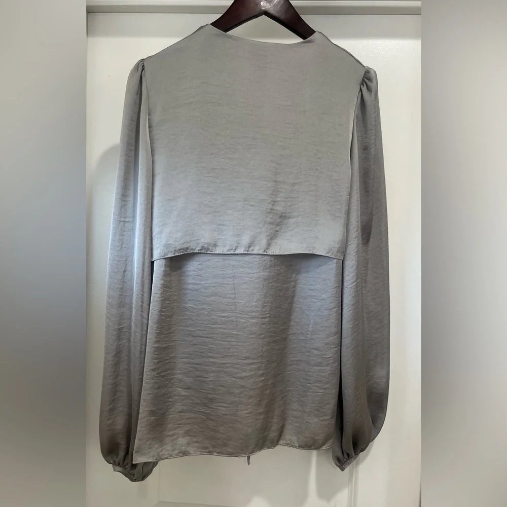 NWT Noa Elle silver tie front blouse - Picture 4 of 7